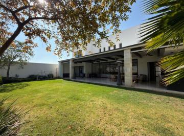 Casa de 3 habitaciones, Irapuato · Hermosa Casa Venta en Privada en Villas de Irapuato.