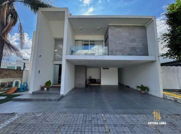Casa · 580m² · 4 Recámaras · 2 Estacionamientos · Casa en Venta en Cluster 444, Lomas de Angelópolis 1