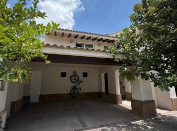 Casa · 203m² · 3 Recámaras · 2 Estacionamientos · Casa en Venta en El Mayorazgo La Rioja León Guanajuato