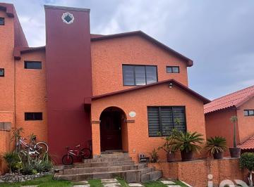 Casa · 270m² · 3 Recámaras · 3 Estacionamientos · Residencia Muy Bonita en Venta en Paseos del Bosque, Naucalpan, Edomex