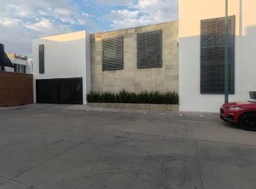 Casa · 285m² · 3 Recámaras · 2 Estacionamientos · Casa en Venta en Barranca del Refugio, Leon