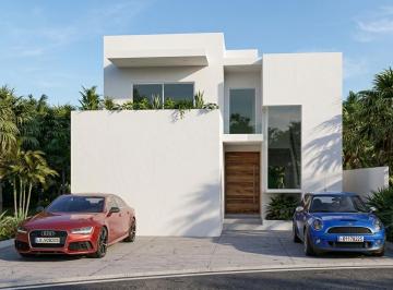 Casa · 292m² · 4 Recámaras · 3 Estacionamientos · Casa a Estrenar con Alberca en Lagos del Sol, Cancún