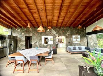 Casa en condominio de 4 habitaciones, Valle de Bravo · Casa en Condominio en Avandaro con Entorno Boscoso