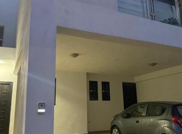 Casa · 3 Recámaras · 2 Estacionamientos · Casa - Fraccionamiento Privadas del Canadá