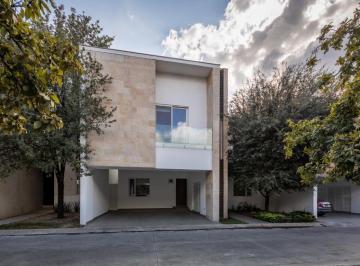 Casa · 372m² · 3 Recámaras · 2 Estacionamientos · Casa - Residencial San Agustin