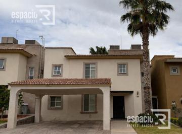 Casa · 198m² · 3 Recámaras · 2 Estacionamientos · Casa en Venta en Zona Canteras