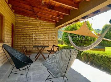Casa de 3 habitaciones, Valle de Bravo · Casa en Renta en Pipioltepec, Valle de Bravo