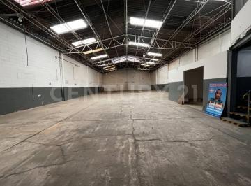 Bodega comercial · 641m² · 3 Estacionamientos · Excelente Bodega Comercial E Industrial en Venta en Granjas México con Oficinas