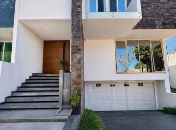 Casa de 4 habitaciones, Zapopan · Casa en Venta en Jardín Real con Alberca
