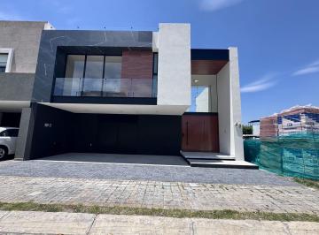 Casa · 300m² · 3 Recámaras · 3 Estacionamientos · Casa en Venta en Lomas de Angelópolis II, Parque Berna