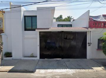 Casa de 3 habitaciones, Gustavo A. Madero · Casa en Gpe. Tepeyac, con Patio, Cerca de Plaza Tepeyac, Escuelas, Centro Comercial y Vias Rapidas.