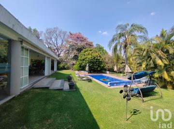 Casa · 404m² · 8 Recámaras · 8 Estacionamientos · Residencia en Cocoyoc con 8 Recámaras Ideal Para Familias Grandes