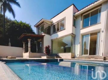 Casa · 669m² · 4 Recámaras · 4 Estacionamientos · Residencia en Venta Dentro de Exclusivo Fraccionamiento Club de Golf Tabachines, Cuernavaca, Mor.