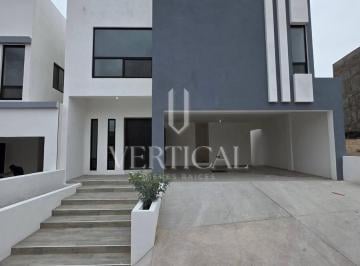 Casa · 208m² · 3 Recámaras · 4 Estacionamientos · Estrena Hermosa Casa en Condesa Rejón 1