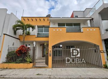 Casa de 3 habitaciones, Xalapa · Casa en Venta a 2 Cuadras del Club Britania Jardín, 3 Habitaciones, Cuarto de Servicio, Área de Tv.