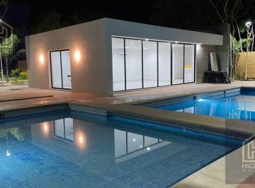 Casa · 112m² · 3 Recámaras · 2 Estacionamientos · Casa de 3 Recámaras en Playa del Carmen a 15 Min de Las Playas | Casa Club con Alberca y Gym