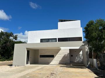 Casa · 371m² · 4 Recámaras · 4 Estacionamientos · Venta Casa Nueva en Xpu Ha Llave en Mano