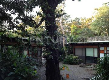 Casa · 310m² · 3 Recámaras · 2 Estacionamientos · Casa en Renta en El Centro de Comala