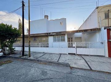879ff871f6f4a7a42f4ea4a89bc9fc949d5be1a91d1a8eac1ebbcac755f4362a · Casa en Venta en Jardines del Bosque