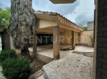 Casa · 400m² · 4 Recámaras · 3 Estacionamientos · Casa en Venta en Col. Parques de La Cañada en Saltillo Coahuila