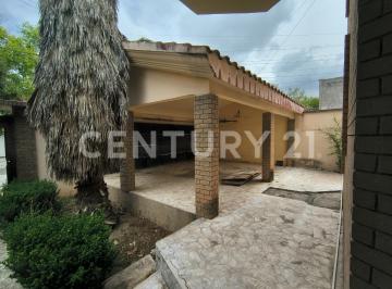 Casa · 400m² · 4 Recámaras · 3 Estacionamientos · Casa en Venta en Col. Parques de La Cañada en Saltillo Coahuila