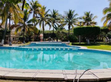 Casa en condominio de 3 habitaciones, Jojutla · Casa en Venta en Tequesquitemgo Morelos