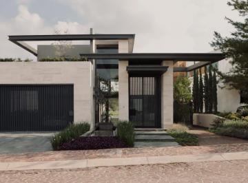 Casa · 760m² · 4 Recámaras · 3 Estacionamientos · Casa en Venta en El Bosque Country Club León Guanajuato