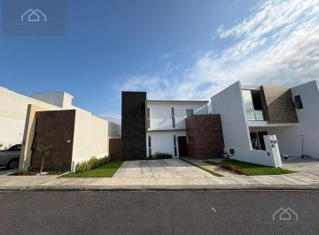 Casa · 125m² · 3 Recámaras · 2 Estacionamientos · Casa en Fraccionamiento Lomas de La Rioja