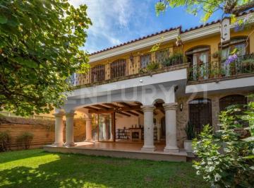 Casa · 371m² · 4 Recámaras · 4 Estacionamientos · Casa en Venta en Virreyes, Zapopa