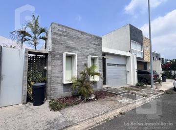 Casa · 115m² · 2 Recámaras · 2 Estacionamientos · Casa Amueblada en Renta en Lomas de La Rioja