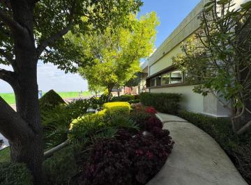 Casa de 4 habitaciones, Querétaro · Precio de Oportunidad en Privada con Alberca
