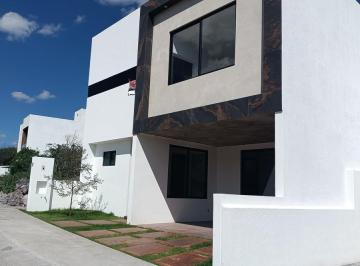 Casa en condominio · 208m² · 3 Recámaras · 2 Estacionamientos · Casa en Venta en Zaru Zakia, Diseño Moderno con Finos Acabados.