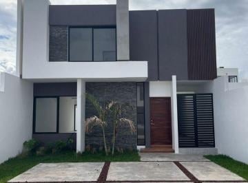 Casa de 3 habitaciones, Alvarado · Casa en Venta en El Fraccionamiento Lomas de La Rioja en La Riviera Veracruzana