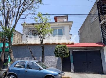 Casa · 180m² · 3 Recámaras · 3 Estacionamientos · Casa en Venta en La Col. Piloto Adolfo Lopez Mateos - (4)