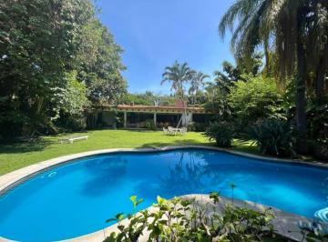 Casa de 4 habitaciones, Jiutepec · C Casa con 1689 m² de Superficie de Terreno, 4 Recámaras en Venta en Fraccionamiento Sumiya