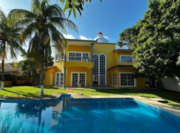 Casa · 994m² · 10 Recámaras · 10 Estacionamientos · Casa en Venta en Alamos I, Cancun