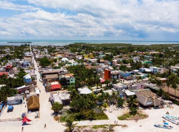 Terreno / Lote · 1050m² · Terreno Comercial Premium en El Centro de Holbox