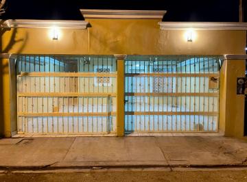 Casa de 3 habitaciones, Mexicali · Renta: Casa Lista Para Habitar a 1 Calle de Uvm, Excelente Ubicación