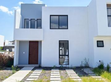 Casa en condominio de 4 habitaciones, El Marqués · Casa Nueva en Venta en Ikaya, Acabados Premium y Estudio en Pb!
