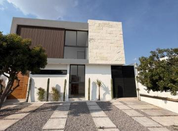 Casa de 4 habitaciones, Querétaro · Casa Totalmente Nueva en Preserve Juriquilla de 243.44 Mtrs2 de Construcción y 300 Mtrs2 de Terreno