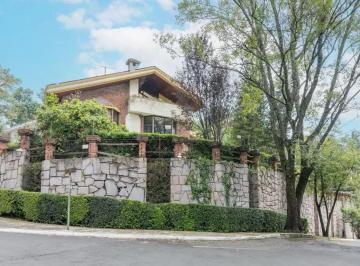 1 · Casa de 3 Niveles con Jardín en Bosques de Las Lomas | 700 m² | 4 Recamas | 4 Autos