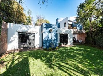 1 · Amplia Casa con 3 Jardines | 680 m² Totales | 3 Recámaras | 5 Autos