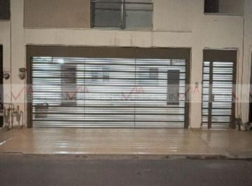 Casa · 1066m² · 5 Recámaras · 2 Estacionamientos · Casa en Renta en General Escobedo