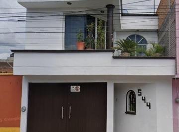 Casa de 3 habitaciones, Morelia · Venta de Casa en Las Flores, Morelia, Michoacan.