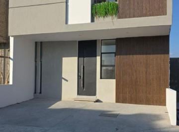 Casa de 3 habitaciones, Villa de Alvarez · Casa en Venta en Coto Privado Mina de Oro Acceso Controlado Caseta de Vigilancia con Alberca y Club