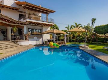 Casa · 1100m² · 5 Recámaras · 3 Estacionamientos · Casa en Venta Fraccionamiento Tabachines