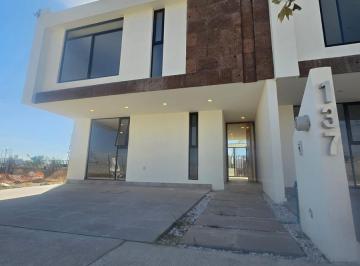 Casa · 212m² · 3 Recámaras · 2 Estacionamientos · Casa en Venta en Rinconada de Santa Fe León Guanajuato