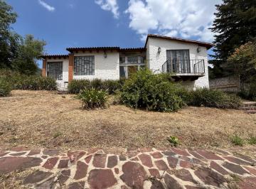 Casa · 250m² · 4 Recámaras · 3 Estacionamientos · Casa de Campo en Venta, Cerca de Valle de Bravo.