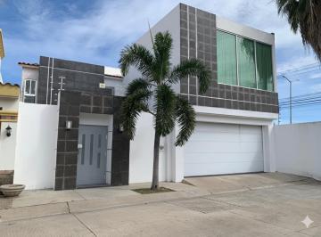 Casa · 228m² · 4 Recámaras · 2 Estacionamientos · Casa en Fraccionamiento Villa Andalucía