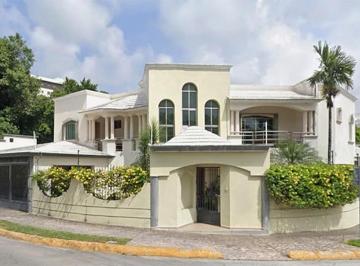 Casa de 5 habitaciones, Cancún · Casa con 425 m² de Superficie de Terreno y 5 Dorm. en Venta en Supermanzana 11